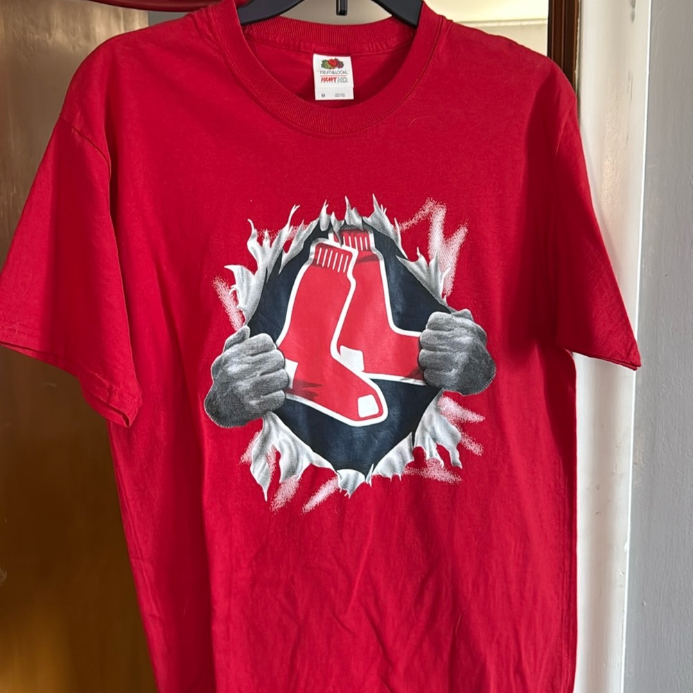 BOSTON RED SOX LOGO SUPERMAN TSHIRT - SIZE MEDIUM